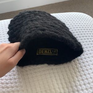 Black %100 Wool chunky beanie